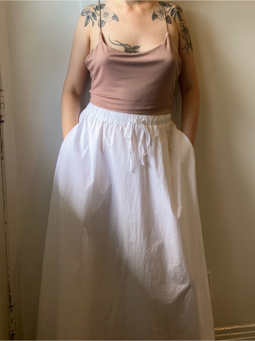 Divided H&M White Drawstring Maxi Skirt with pockets in size small